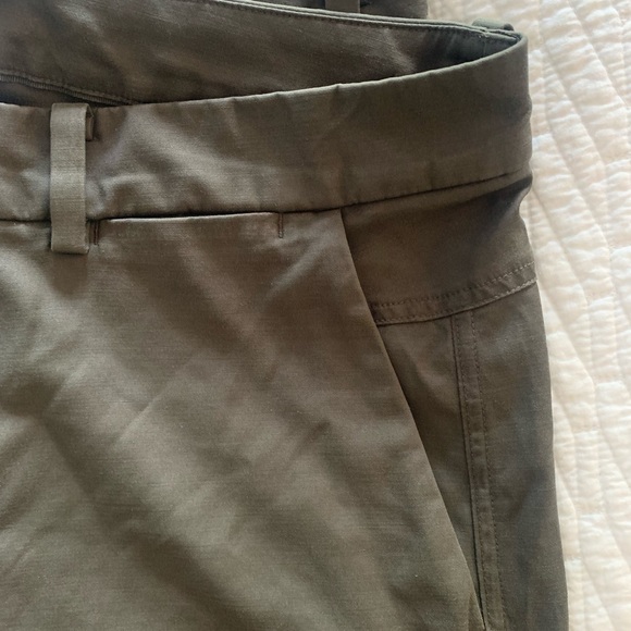 Mens lulu lemon army green short - Picture 4 of 4